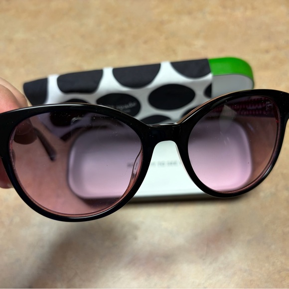 Kate Spade Black and Pink Sunglasses With Case And Cleaning Cloth - Picture 6 of 13